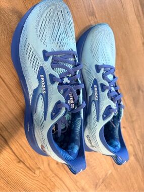 Brooks Disney Stitch sneakers